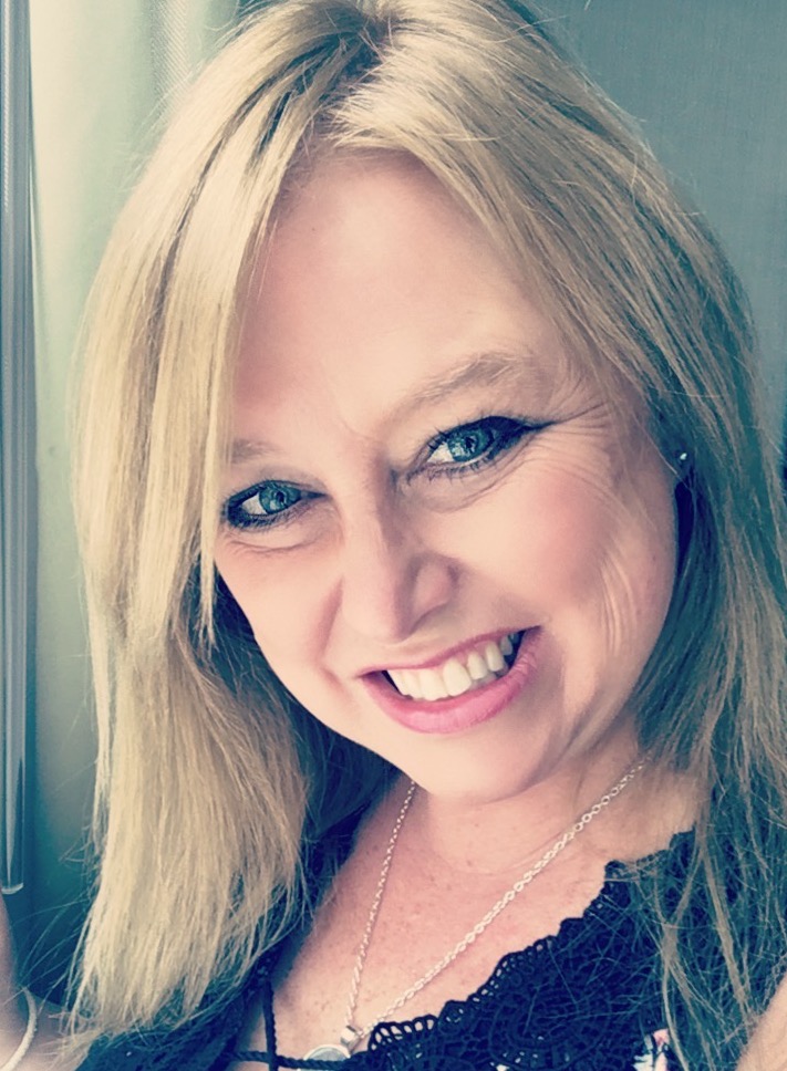 Suzy Brooks headshot