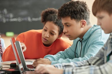 Empowering Students to Support Their School Communities Through Student Tech Teams