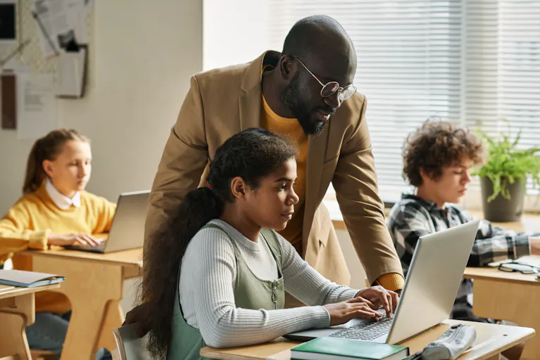 Teaching Fellows Guide Educators in Integrating AI for Enhanced Student Engagement Teaching Fellows Guide Educators in Integrating AI for Enhanced Student Engagement