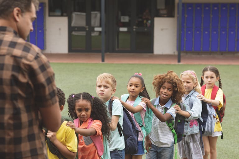 Distritos carentes de quantia estão adotando semanas escolares de quatro dias. Isso prejudicará os alunos?