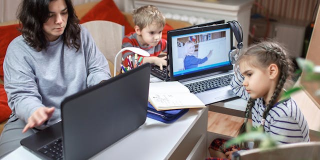 Who Supervises Students in Virtual Schools?