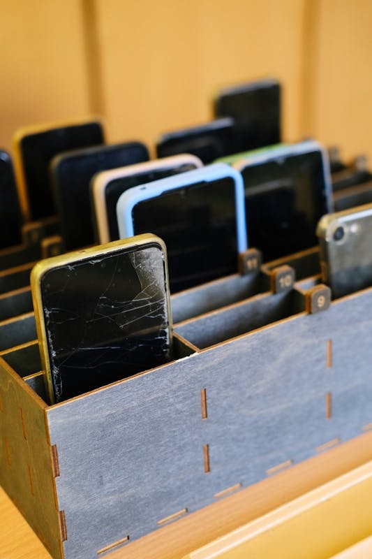 New Report Card Grades States on Laws Banning Phones in Schools