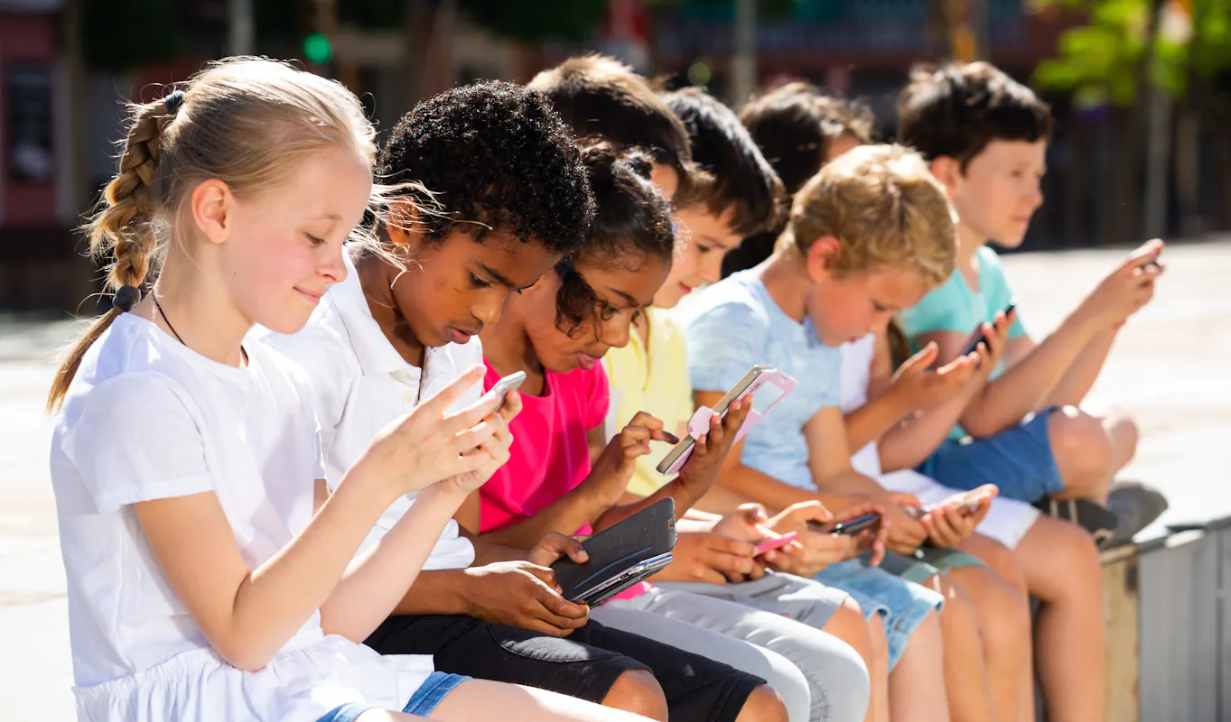 Screens in Schools: What the New Screen-Time Debate Means for Educators