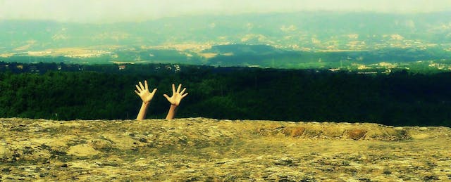 When Asking for Help Hurts Learning