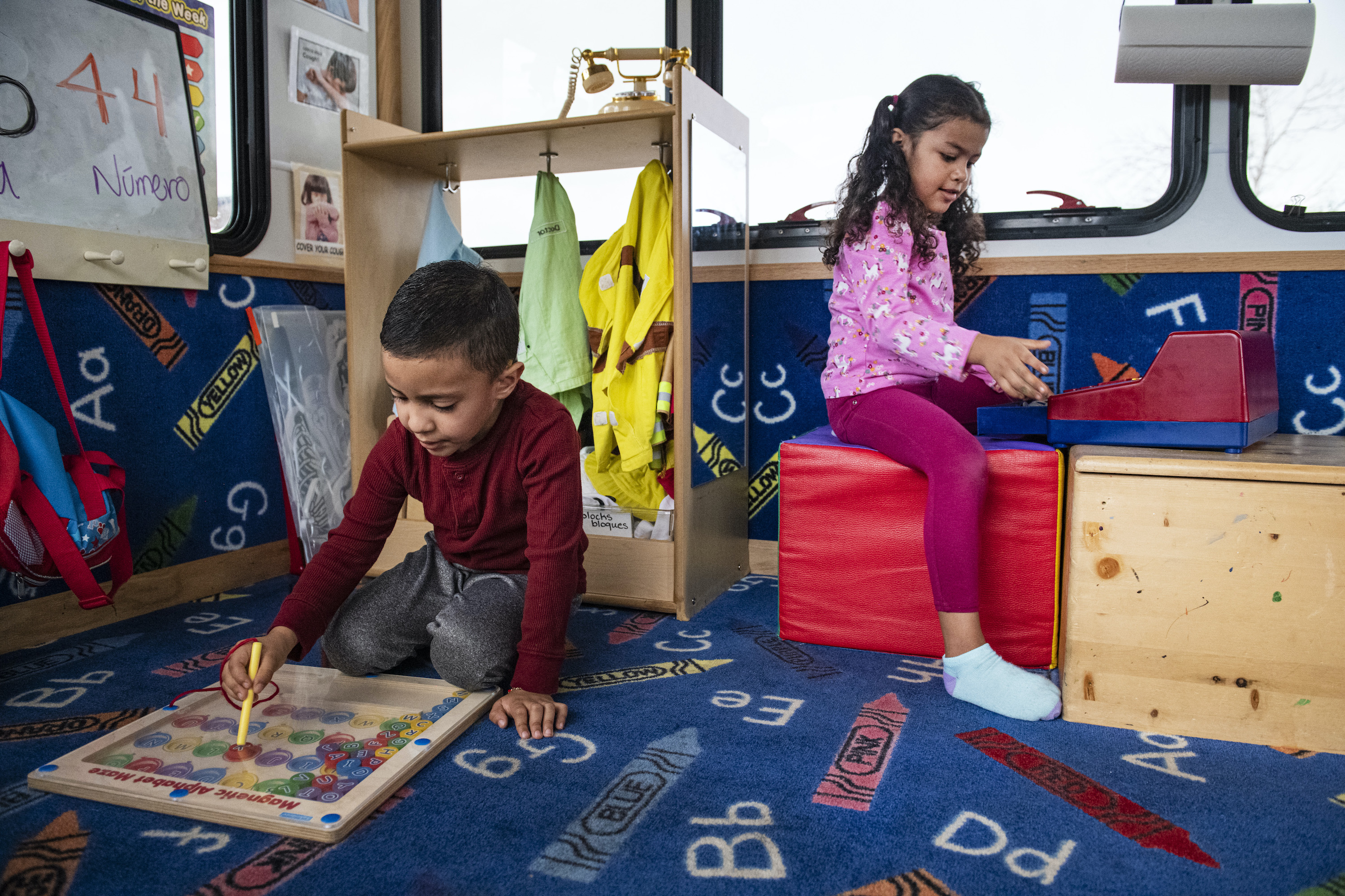 Francisco and Andrea play games.